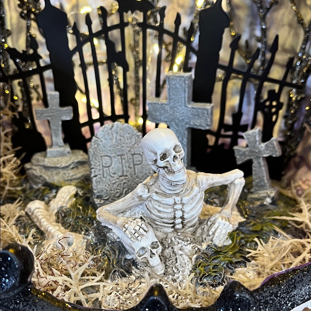 Halloween Light-Up Pumpkin Decoration - Picture 6 of 16